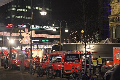 Lastbilen, der blev brugt af gerningsmanden, var en 40t lastbil med anhænger af typen Scania R 450, med nummerpladen: GDA 08J5