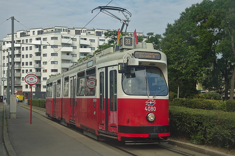 File:2018-06-06 AT Wien 20 Brigittenau, Friedrich-Engels-Platz, E2 4080 Linie 33 (48866308302).jpg