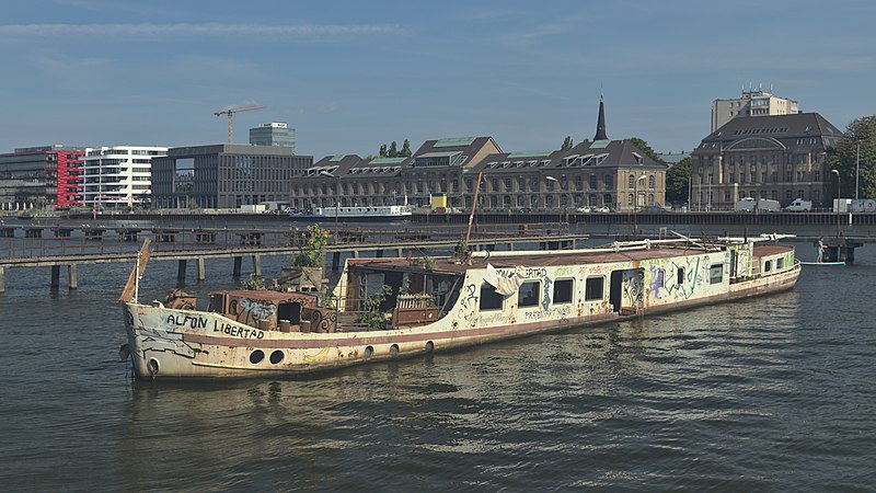 File:2018-08-12 DE Berlin-Friedrichshain-Kreuzberg, Spree, Dr. Ingrid Wengler (50004425771).jpg