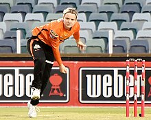 Mills bowling for Perth Scorchers in October 2022