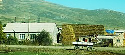 450 Ferme versant sud du col du Vorotan.JPG