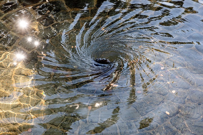 File:Aachen, Brunnen -Kreislauf des Geldes- -- 2021 -- 6625.jpg