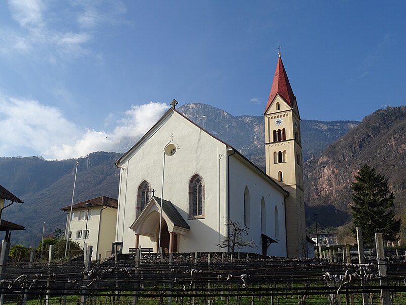 File:Andriano, chiesa di San Valentino 04.jpg