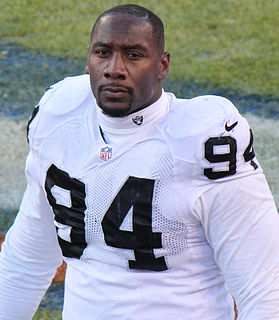 <span class="mw-page-title-main">Antonio Smith (defensive end)</span> American football player (born 1981)