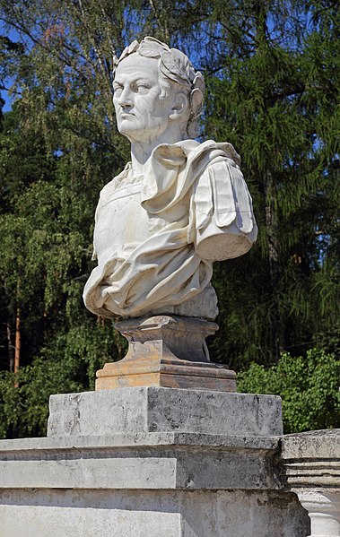 File:Arkhangelskoe Estate Aug2012 sculptures 15.jpg