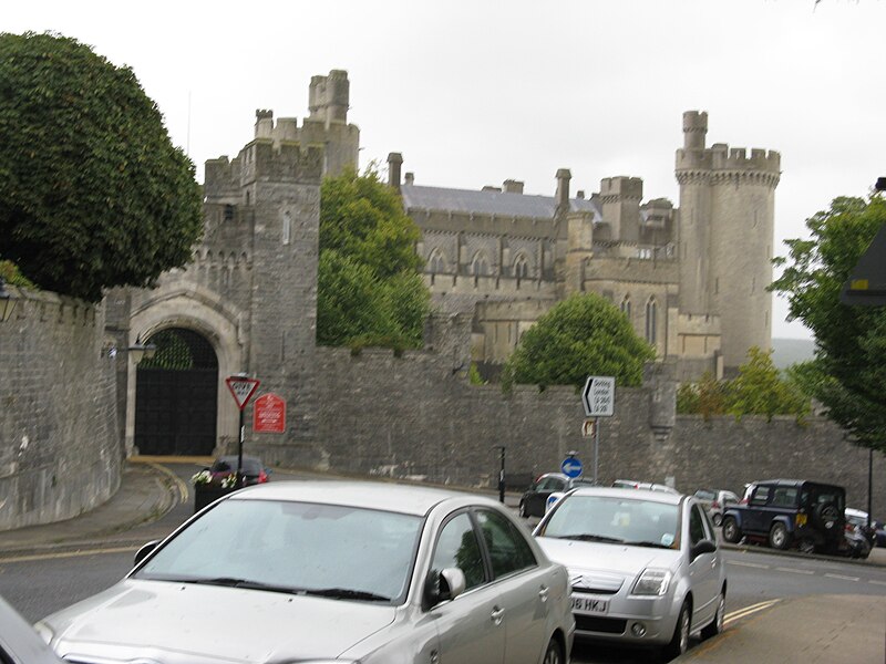 File:Arundel, Castle from Upper Town - geograph.org.uk - 5233555.jpg