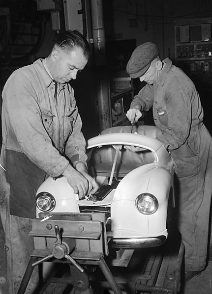 File:Austin Toy Cars (Factory), Pengam, Bargoed (19363299009).jpg