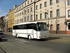 Autobus na Seifertově ulici u zastávky Husinecká.jpg