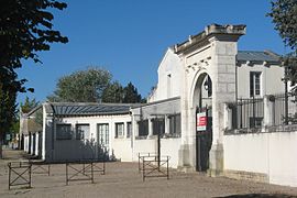 Portail et pavillon d'entrée