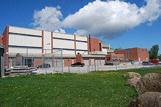 <span class="mw-page-title-main">Twin Lakes Secondary School</span> High school in Orillia, Ontario, Canada