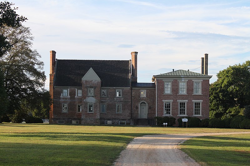 File:Bacon's Castle from the front, 2014.JPG