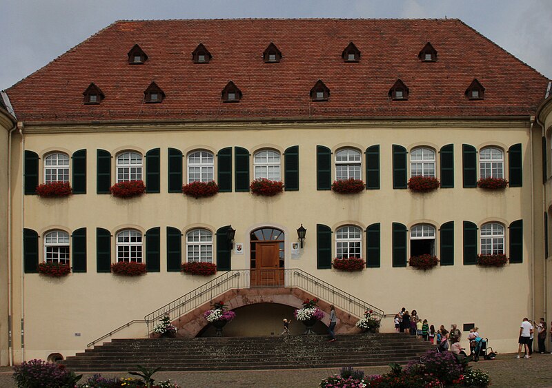 File:Bad Bergzabern-102-Schloss-2013-gje.jpg