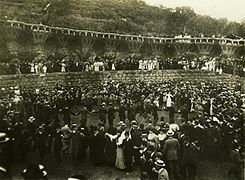 Baile de sardanas en el parque Güell (1906)