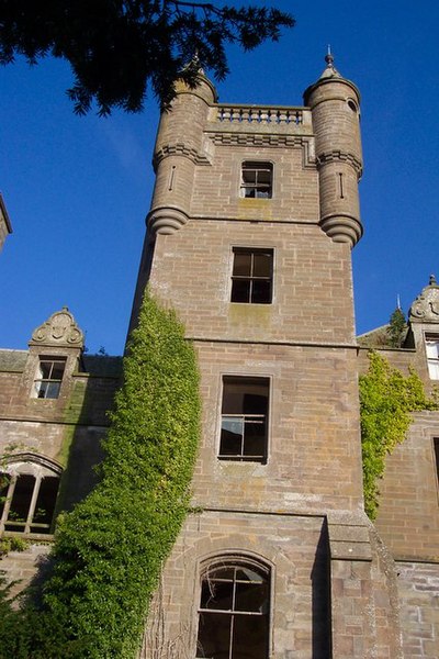 File:Balintore Castle - geograph.org.uk - 839998.jpg