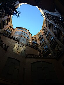 Barcelona (30860531231).jpg