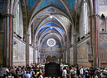 Basilica di San Francesco interno navata.jpg