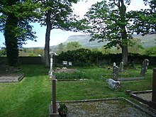 Friedhof von Drumcliff mit dem Ben Bulben im Hintergrund (Quelle: Wikimedia)