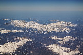 Dientner Berge und Berchtesgadener Alpen, von oberhalb dem Alpenhauptkamm (vorn Gasteinertal und die Bergzüge zu Raurisertal und Großarltal)