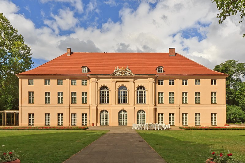 File:Berlin Schloss Schoenhausen 06-2014.jpg