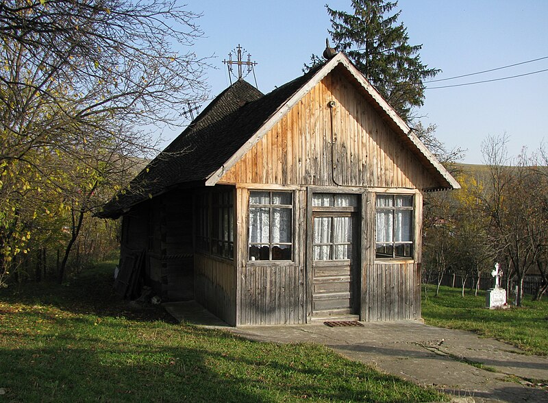 File:Biserica de lemn Cuvioasa Paraschiva Garbeasca din satul Starchiojd comuna Starchiojd judetul Prahova Romania 2.jpg