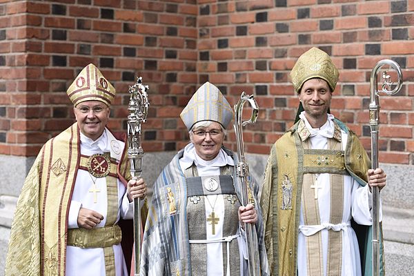 Antje Jackelén, former Archbishop of Uppsala (centre), with Johan Dalman, Bishop of Strängnäs (left), and Mikael Mogren, Bishop of Västerås (right)