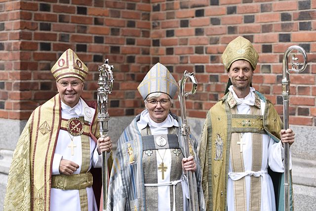 Antje Jackelén, former Archbishop of Uppsala (centre), with Johan Dalman, Bishop of Strängnäs (left), and Mikael Mogren, Bishop of Västerås (right)