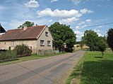 Čeština: Chalupa u silnice v Biskoupkách. Okres Rokycany, Česká republika. English: Cottage by road in Biskoupky, Rokycany District, Czech Republic.