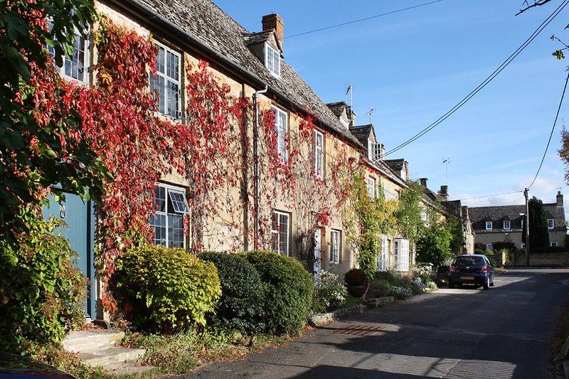 File:Bledington Village Houses - geograph.org.uk - 1724358.jpg