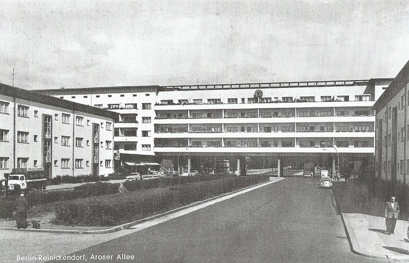 File:Brückenhaus Weiße Stadt c. um 1955.jpg