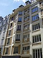 Building 7 rue Trétaigne by Sauvage - view from beside.JPG