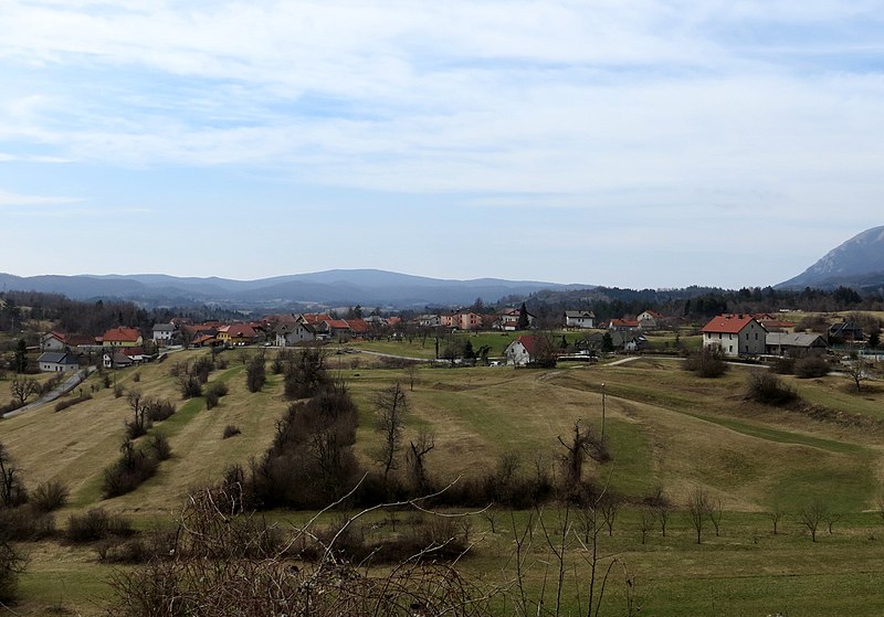 File:Bukovje Postojna Slovenia 2.jpg