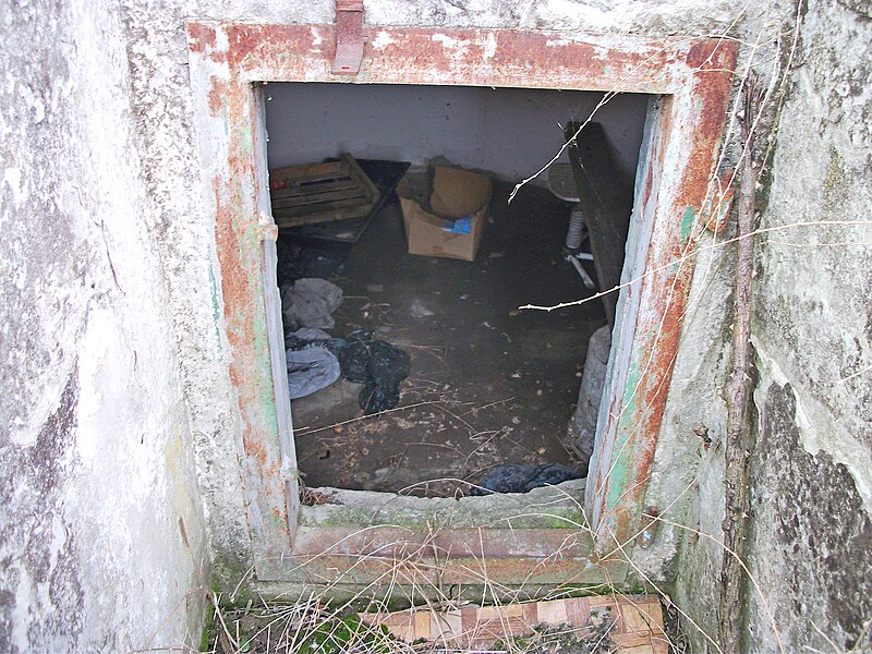 File:Bunker, Zichyújfalu 007.jpg