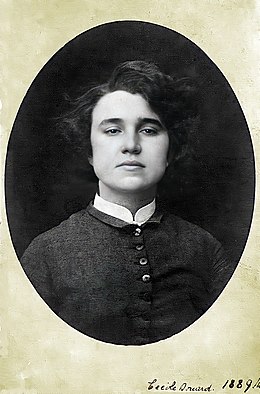 Cécile Douard (1866-1941) en 1889.jpg