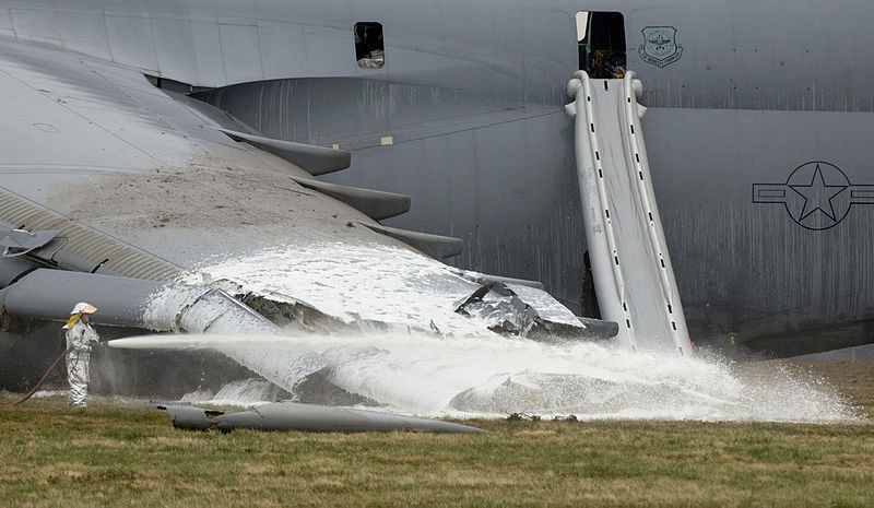 File:C-5 Galaxy crash 2006-04-03 F-0859C-014.jpg