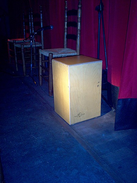 File:Cajon Barcelona Close.jpg