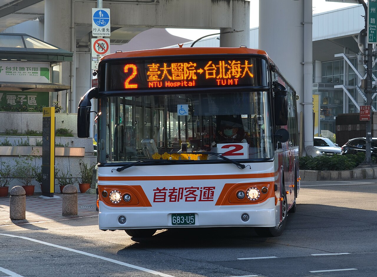 File:Capital Bus 683-U5 head at Exit Y17, Taipei City Mall 20230307 