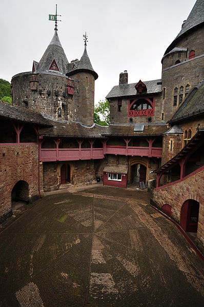 File:Castell Coch (4625).jpg