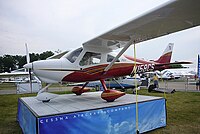 N158CS, un modelo demostrativo mostrado en el EAA AirVenture Oshkosh 2006.