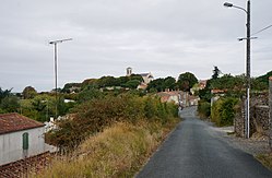 Église Sainte-Marie-Madeleine vue de la Rue des Moulins, Chaillé-les-Marais Vendée