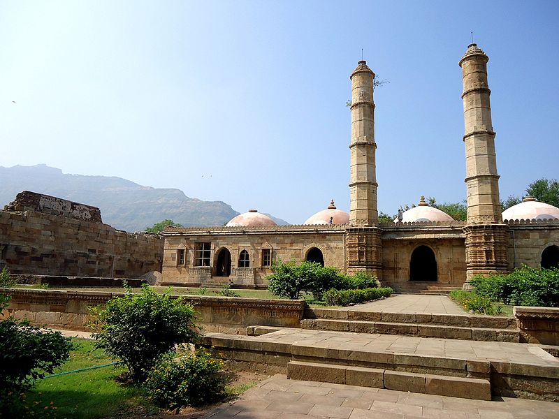 File:Champaner by Mount Pavagadh.jpg