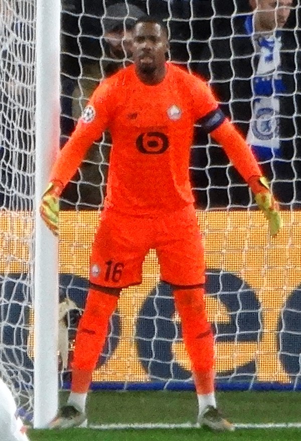 Maignan playing for Lille in 2019