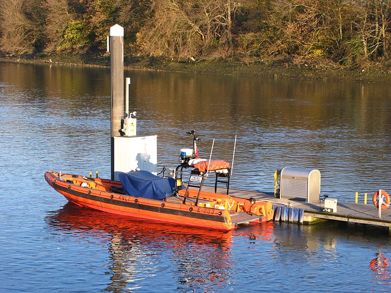 File:Chiswick Pier E-003 Chesea Pensioner.jpg