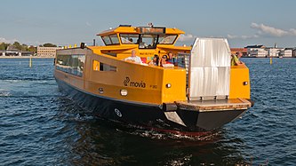 English: A Copenhagen Havnebus in the harbour of Copenhagen. Deutsch: Ein Havnebus im Hafen von Kopenhagen.