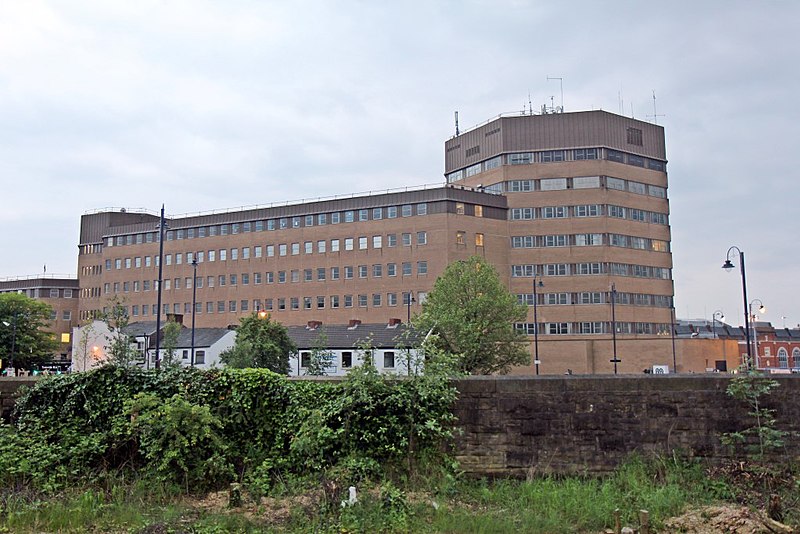 File:Council offices, Wellington Road, Ashton-under-Lyne (geograph 4005988).jpg