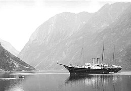 DS «Prins Olav» i Gudvangen i 1925 Foto: Anders Beer Wilse