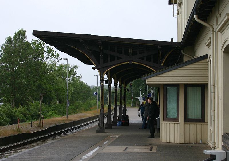 File:Dach Bahnhof Plön.jpg