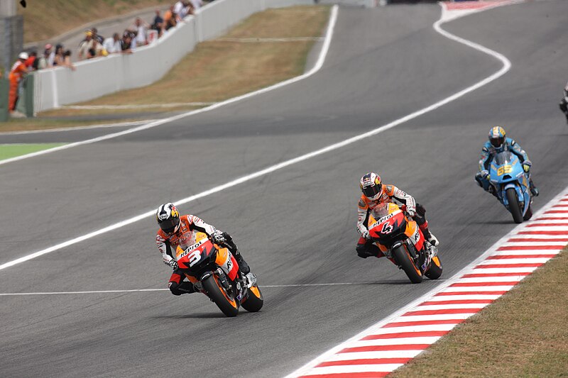 File:Dani Pedrosa, Andrea Dovizioso and Loris Capirossi 2009 Catalunya.jpg