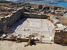 Les restes d'un habitatge amb un terra de mosaic