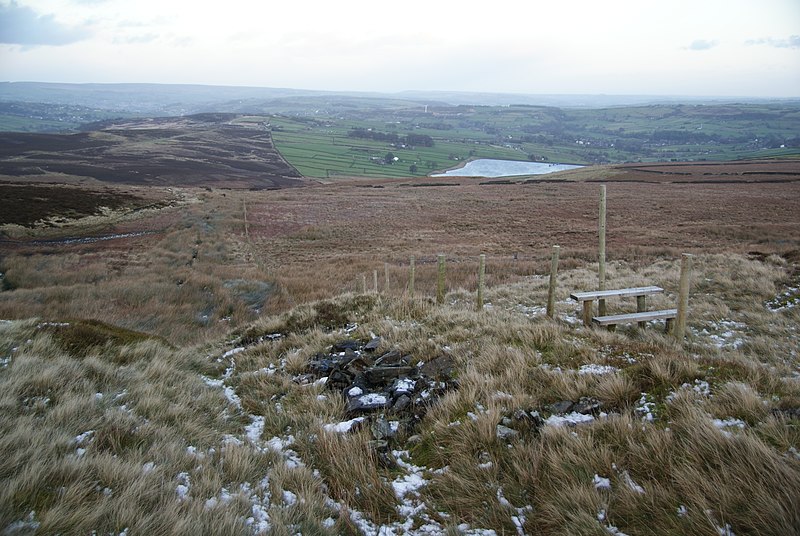 File:Descent from Oxenhope Stoop Hill - geograph.org.uk - 2757567.jpg