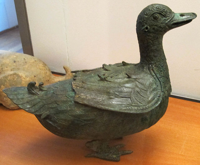 Eastern Han incense burner and bronze sculpture in the shape of a duck